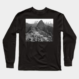 Vintage Machu Pichu Landscape Long Sleeve T-Shirt